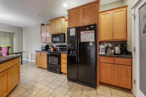 Kitchen - 445 N N 9th St, Central Point, OR 97502 photo 1 of 3