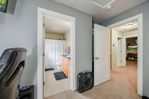 Entry Way - 445 N N 9th St, Central Point, OR 97502 photo 5 of 5