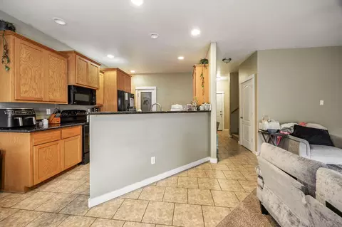 Kitchen - 445 N N 9th St, Central Point, OR 97502 photo 3 of 3