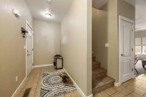 Entry Way - 445 N N 9th St, Central Point, OR 97502 photo 1 of 5