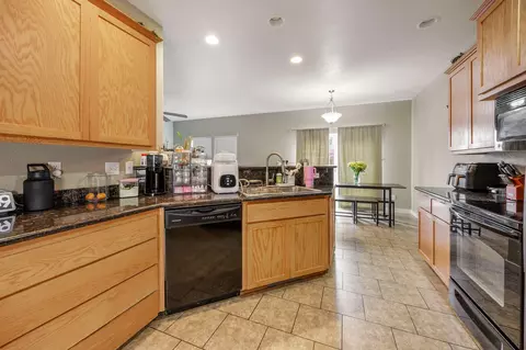 Kitchen - 445 N N 9th St, Central Point, OR 97502 photo 2 of 3