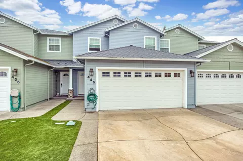 445 N N 9th St, Central Point, OR 97502
