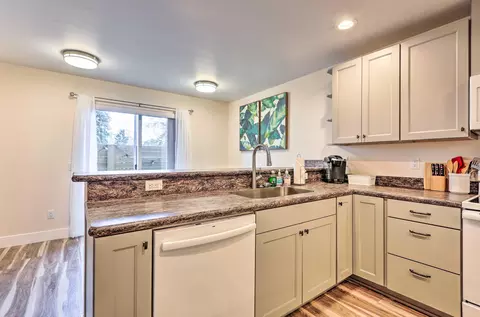 Kitchen - 1738 NE 4th St #2, Bend, OR 97701 photo 4 of 4