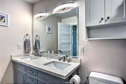 Bath - 1738 NE 4th St #2, Bend, OR 97701 photo 3 of 3