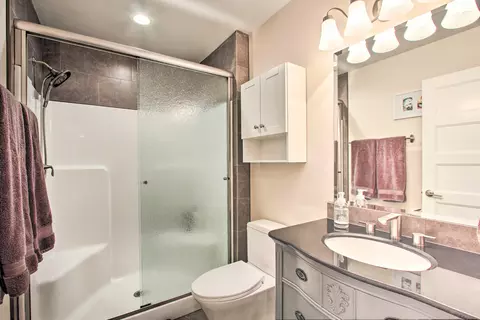 Bath - 1738 NE 4th St #2, Bend, OR 97701 photo 1 of 3
