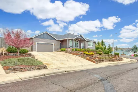 206 Cambridge Ter, Eagle Point, OR 97524