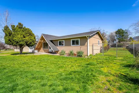 1881 Regina Way, Grants Pass, OR 97527