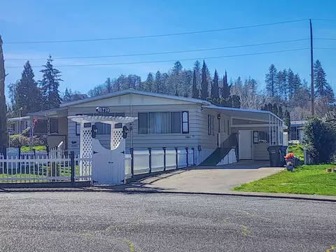 1942 Parkdale Dr, Grants Pass, OR 97527