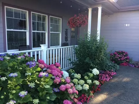 781 Silver Creek Dr, Central Point, OR 97502