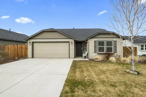 2211 NE 3rd St, Redmond, OR 97756