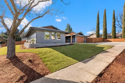 2784 Honor Dr, Medford, OR 97504