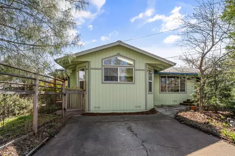 180 Ohio St, Ashland, OR 97520
