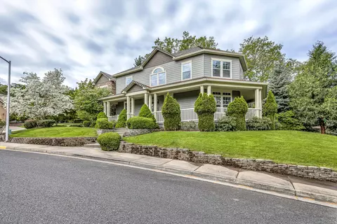 2214 Haviland Dr, Grants Pass, OR 97527
