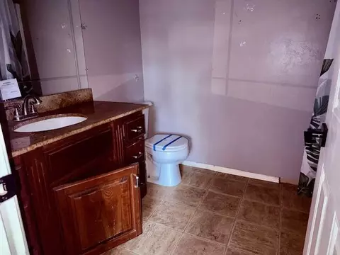 Bath - 8225 Evans Creek Rd, Rogue River, OR 97537 photo 3 of 3