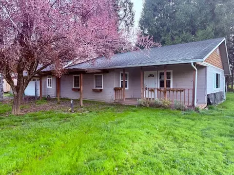 8225 Evans Creek Rd, Rogue River, OR 97537
