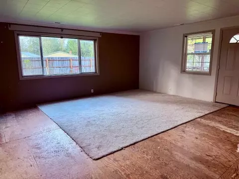 Living - 8225 Evans Creek Rd, Rogue River, OR 97537 photo 4 of 5