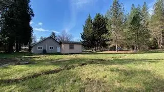 Exterior - 8225 Evans Creek Rd, Rogue River, OR 97537 photo 6 of 12