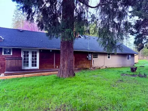 Exterior - 8225 Evans Creek Rd, Rogue River, OR 97537 photo 4 of 12
