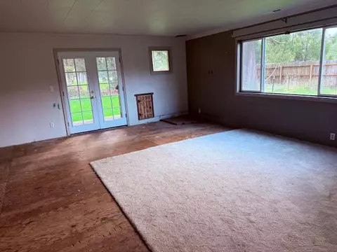 Living - 8225 Evans Creek Rd, Rogue River, OR 97537 photo 3 of 5