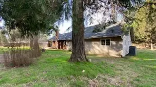 Exterior - 8225 Evans Creek Rd, Rogue River, OR 97537 photo 8 of 12