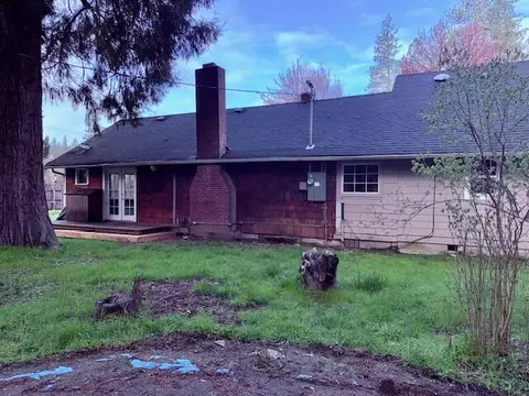 Exterior - 8225 Evans Creek Rd, Rogue River, OR 97537 photo 3 of 12