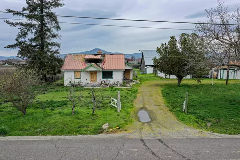 1452 Ross Ln, Medford, OR 97501