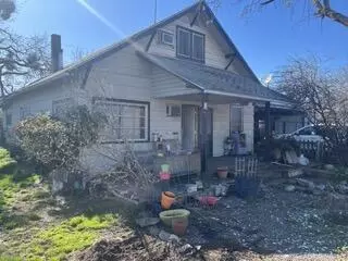 313 N 1st St, Central Point, OR 97502