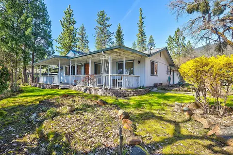 396 Appaloosa Ln, Grants Pass, OR 97526