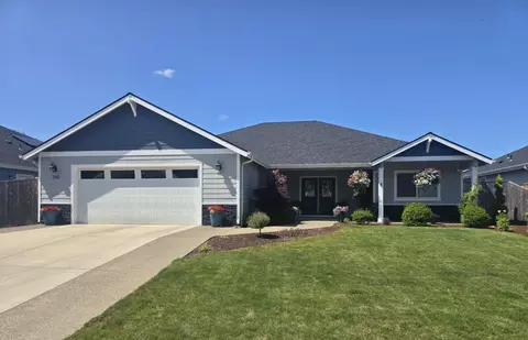 260 Pomeroy View Dr, Cave Junction, OR 97523