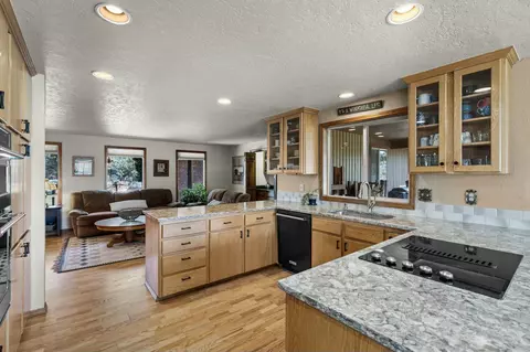 65833 Cori Way, Bend, OR 97703 photo 4