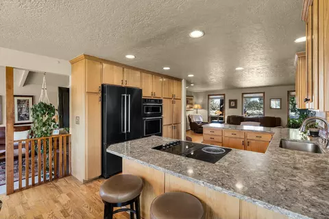 65833 Cori Way, Bend, OR 97703 photo 6
