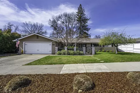 326 Tan Oak Dr, Medford, OR 97504