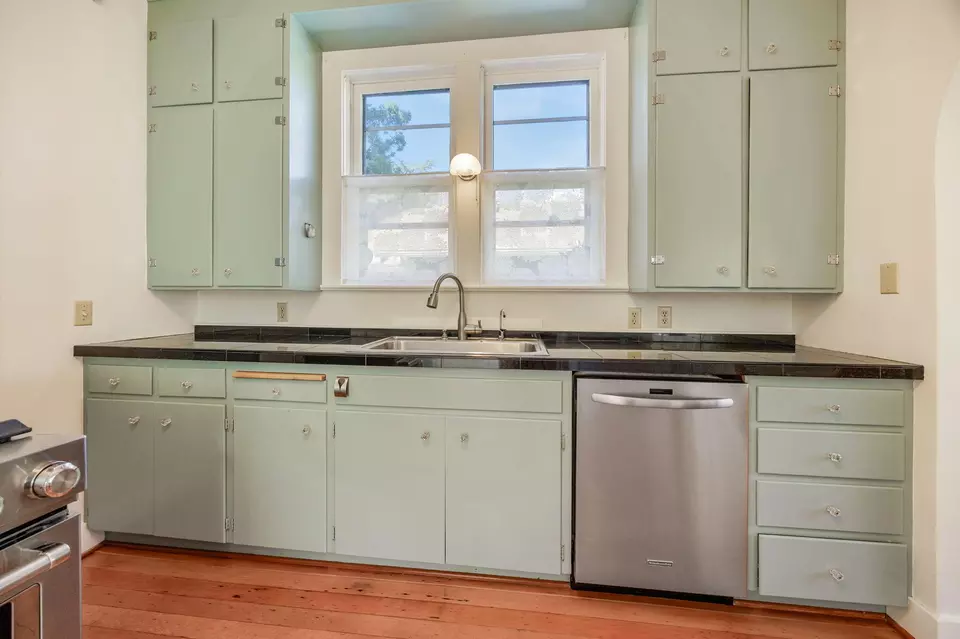 Kitchen - 102 Granite St, Ashland, OR 97520 photo 3 of 3