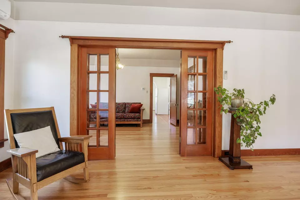 Entry Way - 102 Granite St, Ashland, OR 97520 photo 2 of 5