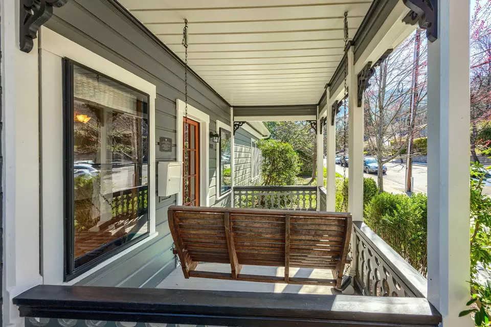 Exterior - 102 Granite St, Ashland, OR 97520 photo 5 of 13