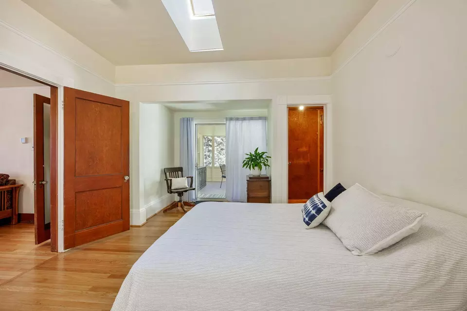 Bedroom - 102 Granite St, Ashland, OR 97520 photo 2 of 8
