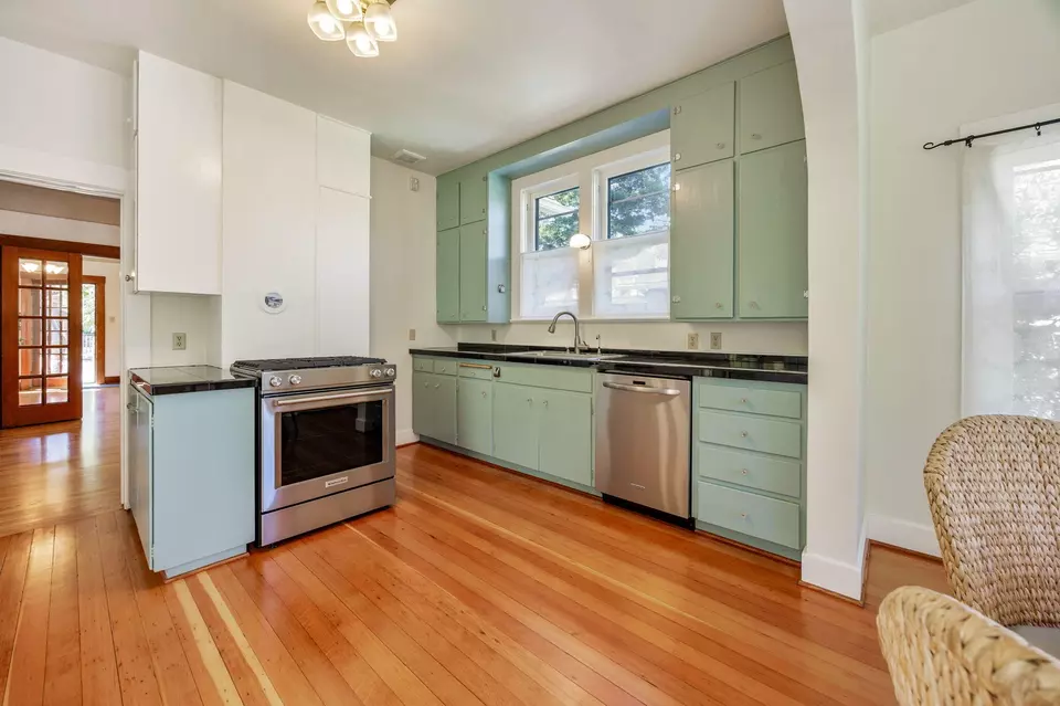 Kitchen - 102 Granite St, Ashland, OR 97520 photo 1 of 3