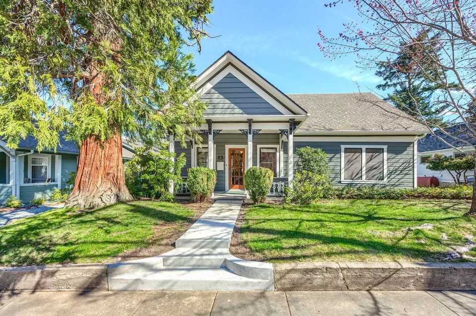 Exterior - 102 Granite St, Ashland, OR 97520 photo 1 of 13