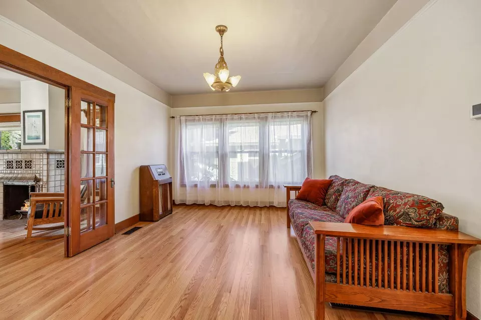 Living - 102 Granite St, Ashland, OR 97520 photo 9 of 10