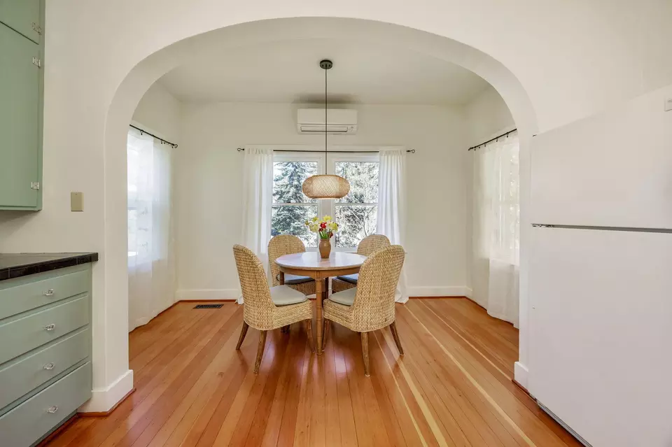 Dining - 102 Granite St, Ashland, OR 97520 photo 2 of 2
