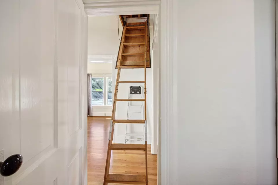 Entry Way - 102 Granite St, Ashland, OR 97520 photo 5 of 5