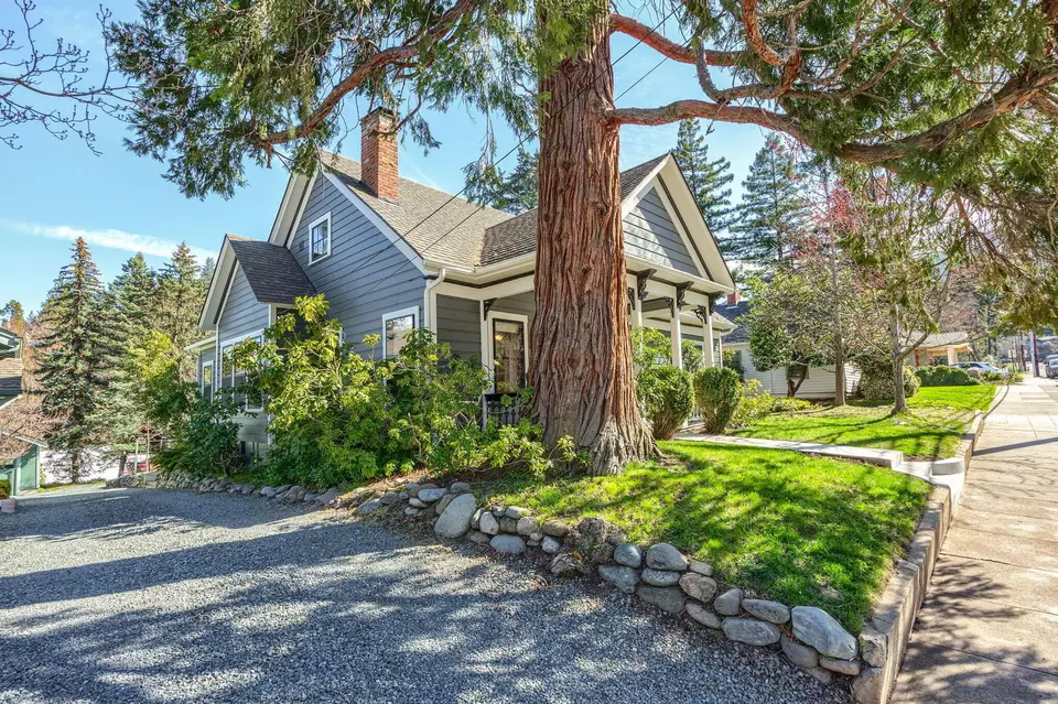 Exterior - 102 Granite St, Ashland, OR 97520 photo 4 of 13