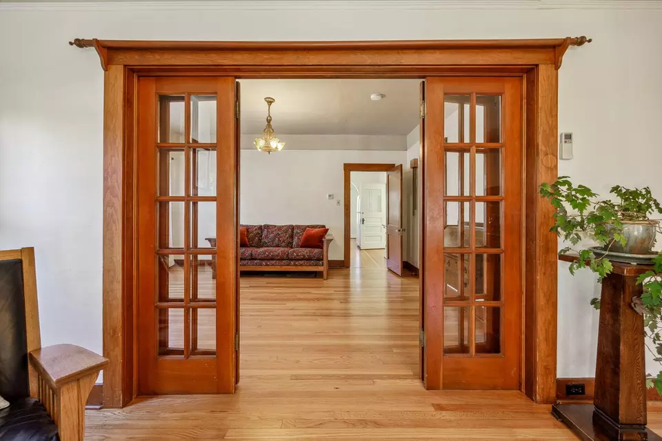 Entry Way - 102 Granite St, Ashland, OR 97520 photo 3 of 5