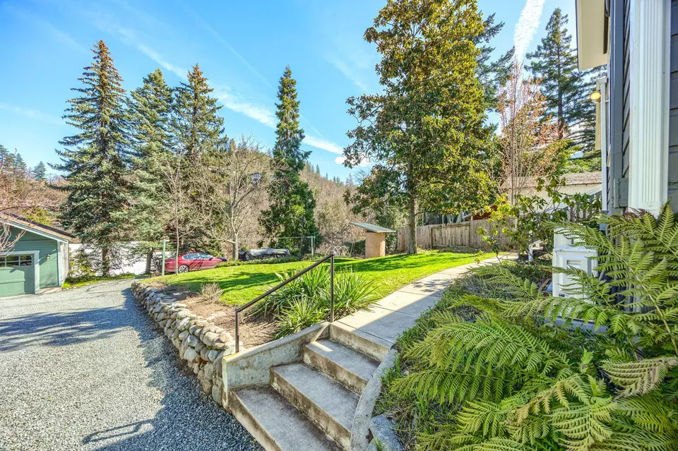 Exterior - 102 Granite St, Ashland, OR 97520 photo 6 of 13