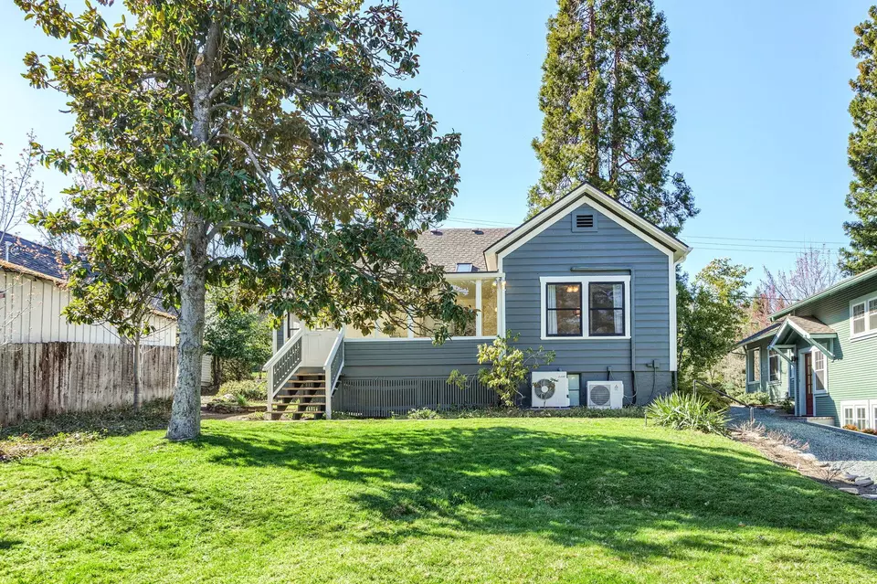 Exterior - 102 Granite St, Ashland, OR 97520 photo 7 of 13