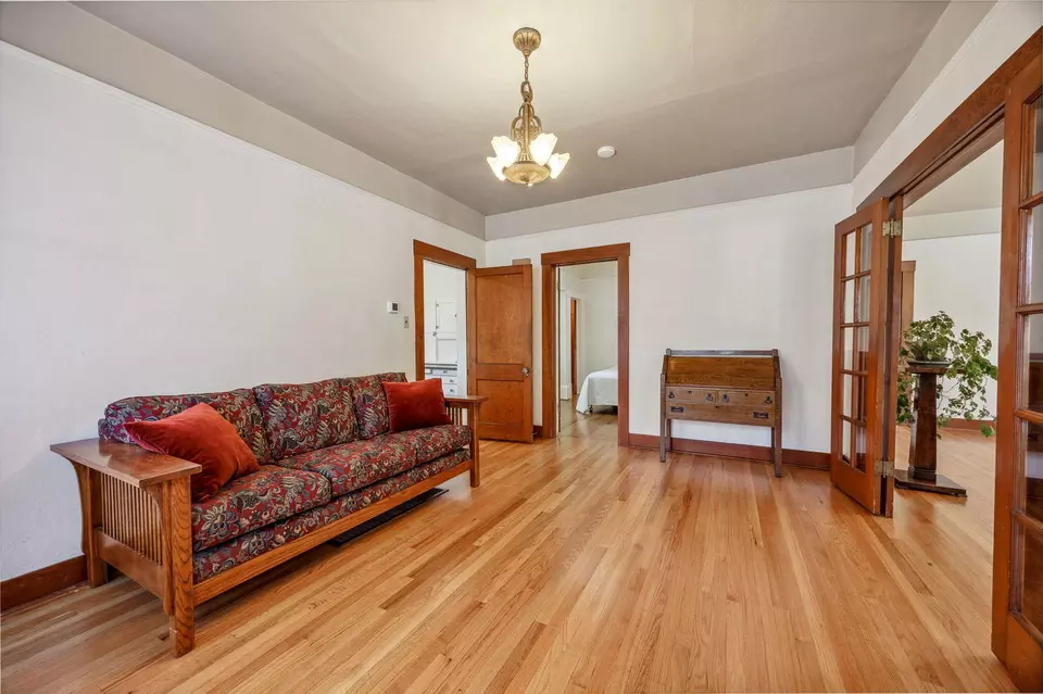 Living - 102 Granite St, Ashland, OR 97520 photo 10 of 10