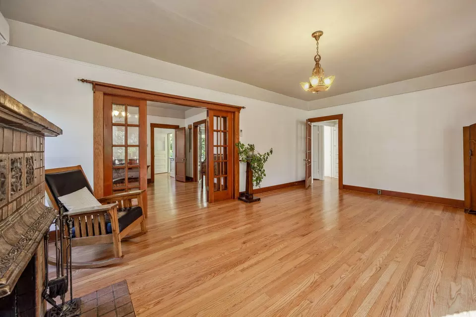 Living - 102 Granite St, Ashland, OR 97520 photo 6 of 10