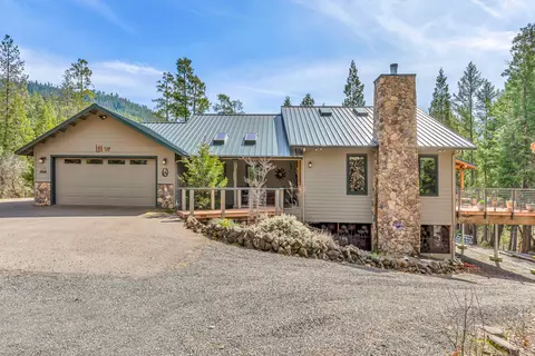 2455 Cobleigh Rd, Eagle Point, OR 97524