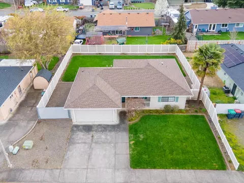 3252 Blackthorn Way, Medford, OR 97504