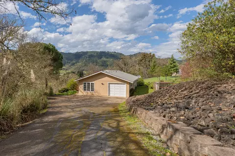373 Woodcrest Dr, Myrtle Creek, OR 97457